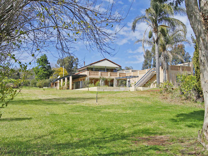 188 Brookton Highway, Kelmscott, WA 6111