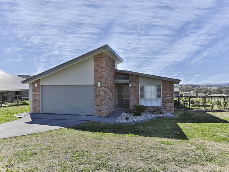 4 Kingfisher Court, Meringandan West, QLD 4352