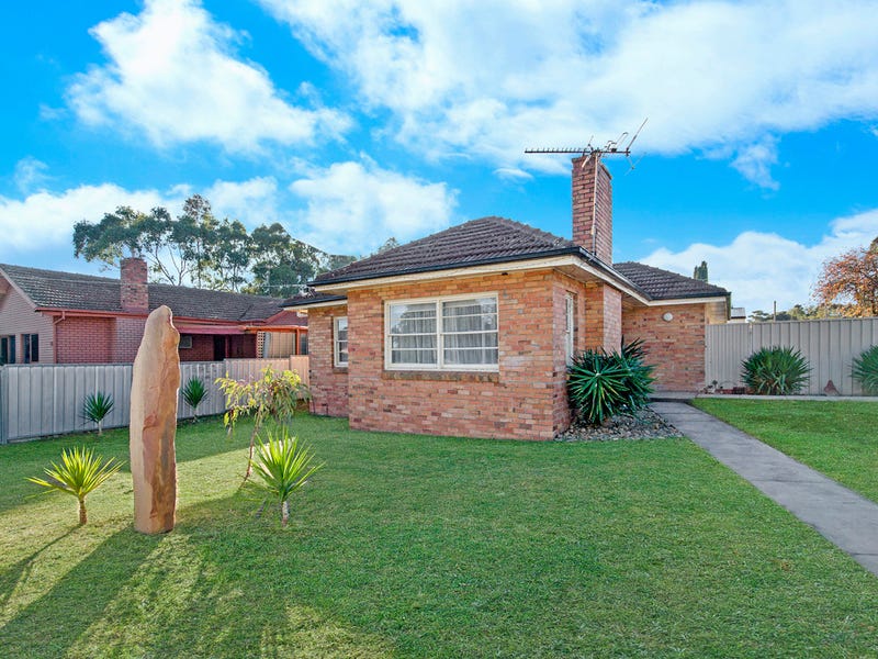 14 Street, Hamilton, Vic 3300 House for Sale