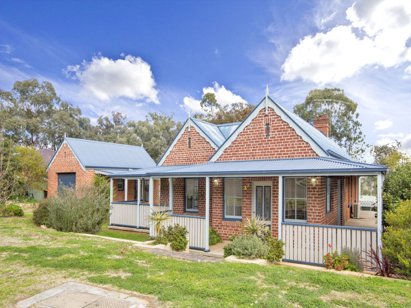 37 Valley Drive, East Tamworth, NSW 2340