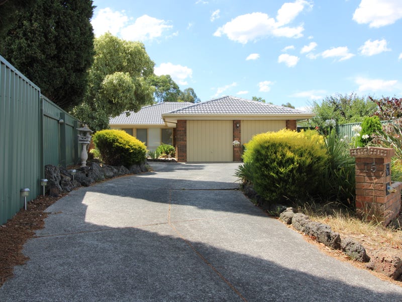 15 Jenola Parade Wantirna South Vic 3152 15 Jenola Parade Wantirna South Vic 3152