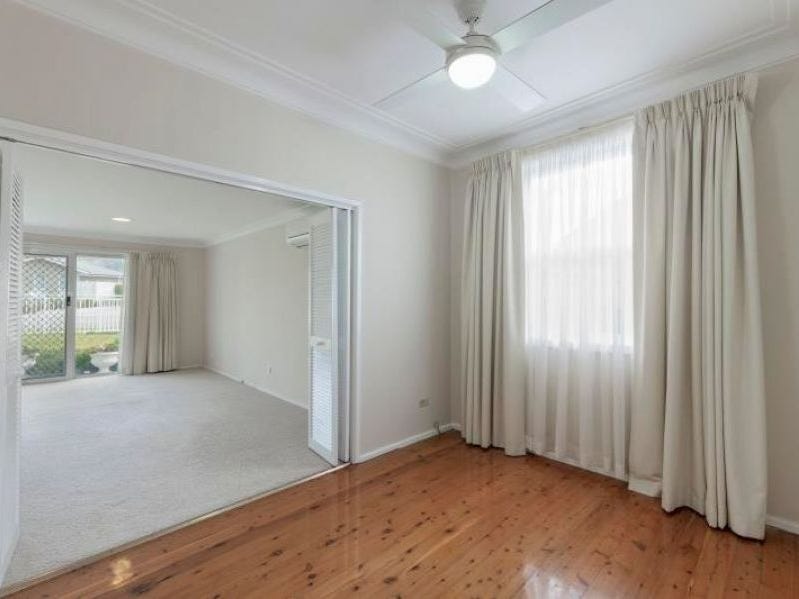 16 Seaman Avenue, Warners Bay, NSW 2282