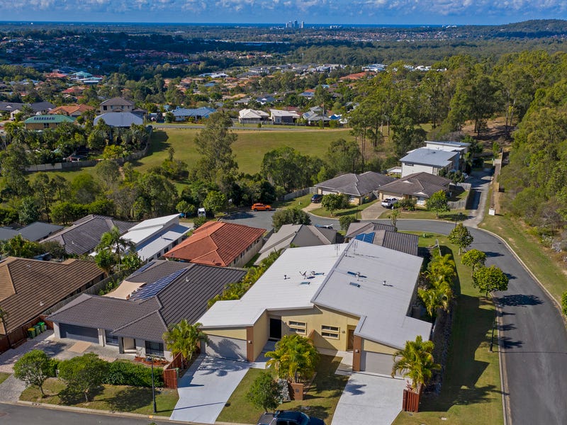 1/35 Codrington Circuit, Pacific Pines, QLD 4211