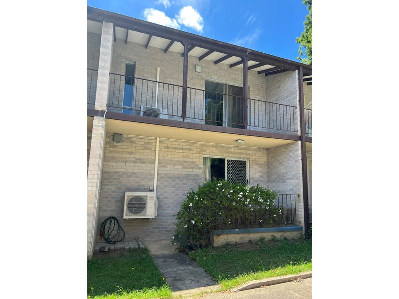 2/8 Yarrow Street, Queanbeyan East, NSW 2620