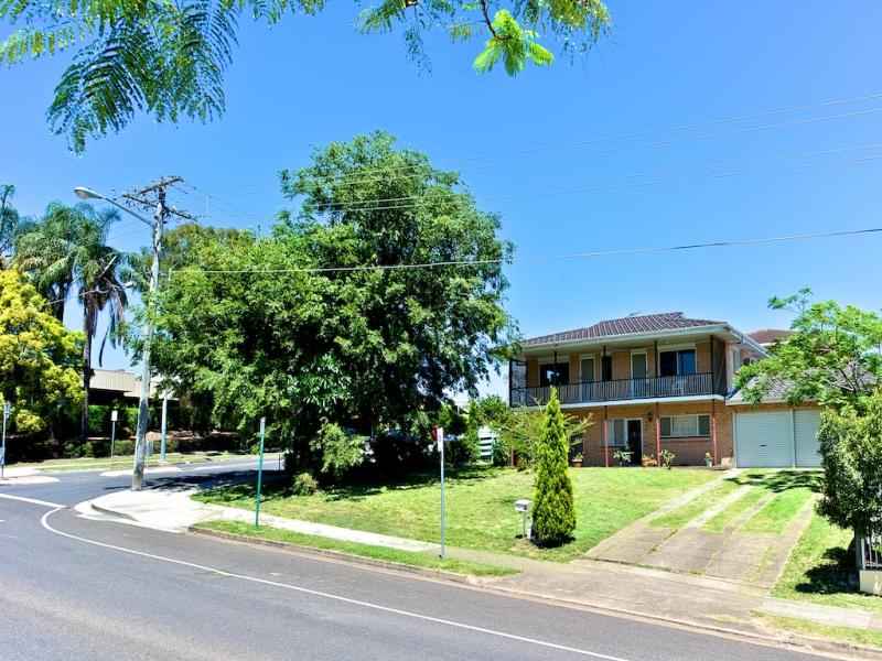 33 THORN Street, Ipswich, Qld 4305 Property Details