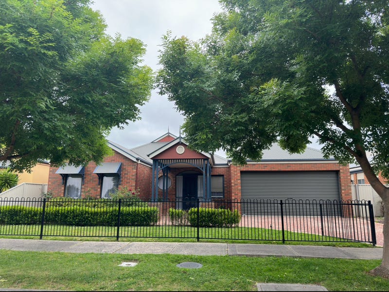 50 Flinders Chase, Pakenham, Vic 3810 Property Details