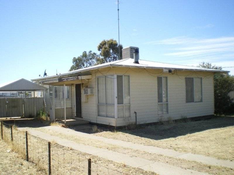 9 Clifford Street, Warracknabeal, VIC 3393