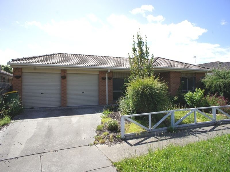 41 Simon Drive, Pakenham, Vic 3810 Property Details