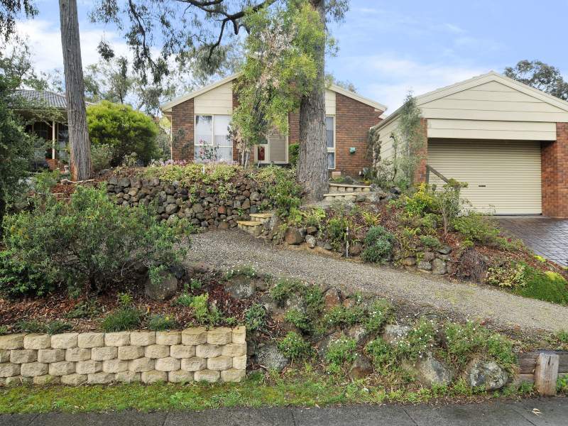 10 Dunbarton Drive, Eltham North, VIC 3095