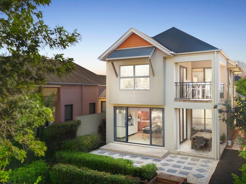 2011/1 The Vistas Drive, Carrara, Qld 4211 - Property Details