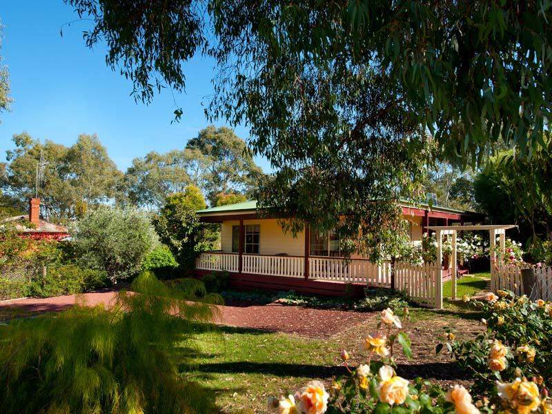 17 Gaffney Street, Castlemaine, Vic 3450 Property Details