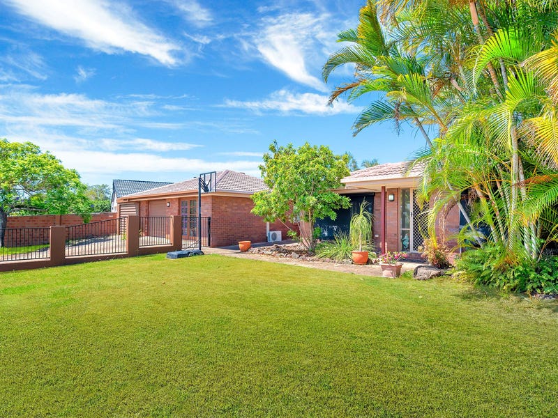 77 Barrier Reef Drive, Mermaid Waters, QLD 4218