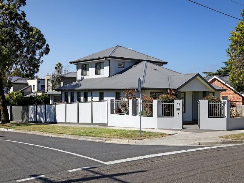 19 Fewster Road, Hampton, Vic 3188 Property Details