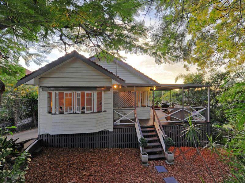 9 Lily Ave, Yeronga, Qld 4104 - Property Details