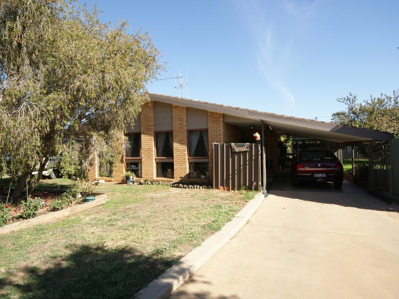 4 Johnston Cres, Deniliquin, NSW 2710 Property Details