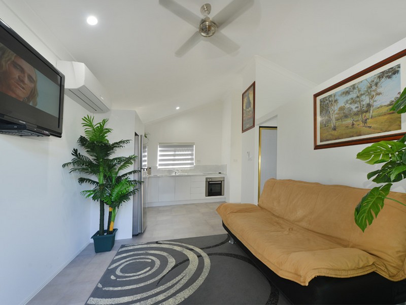 6 485 McCoombe Street Mooroobool Qld 4870 Property Details