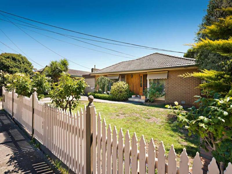 14 Boeing Road, Strathmore Heights, Vic 3041