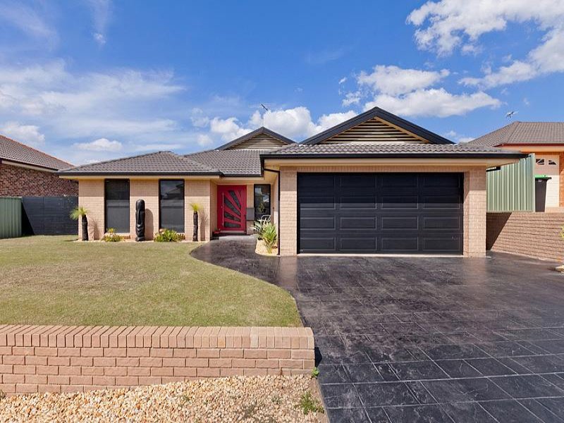 116 Glengarry Drive, Glenmore Park, NSW 2745 116 Glengarry Drive, Glenmore Park, NSW 2745