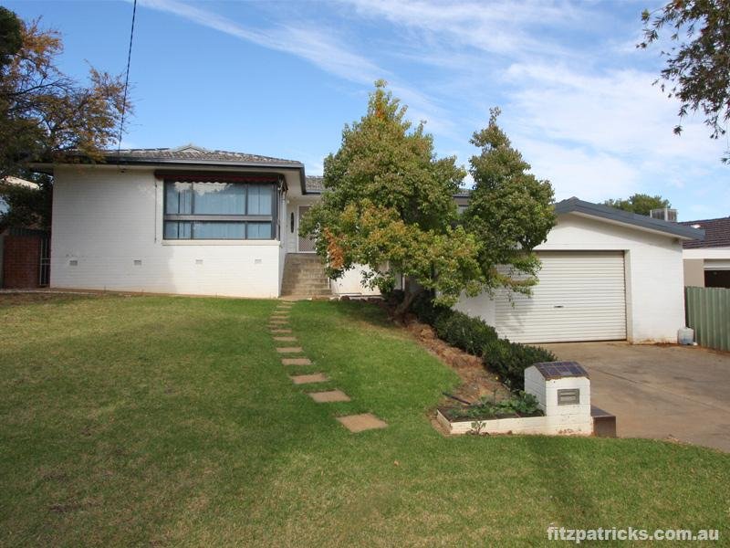 64 Nixon Crescent, Tolland, NSW 2650 Property Details