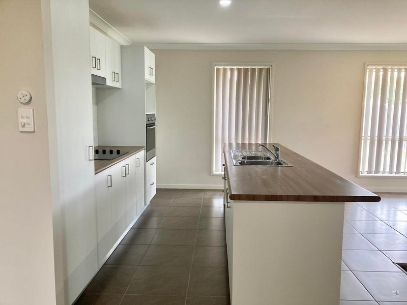 17 Empress Drive, Moore Park Beach, QLD 4670