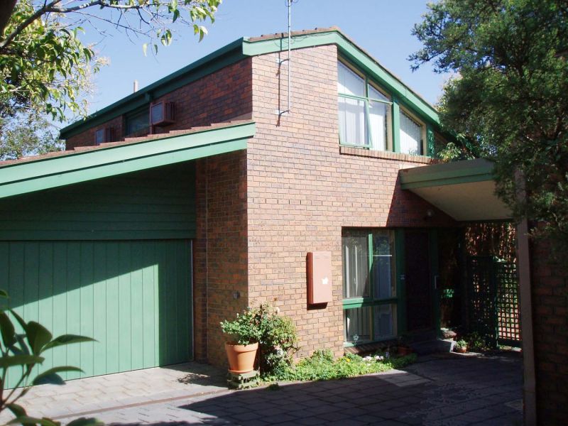 2/31 Logan Street, Canterbury, VIC 3126