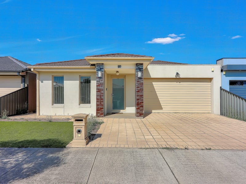 18 Biltmore Cres, Roxburgh Park, VIC 3064