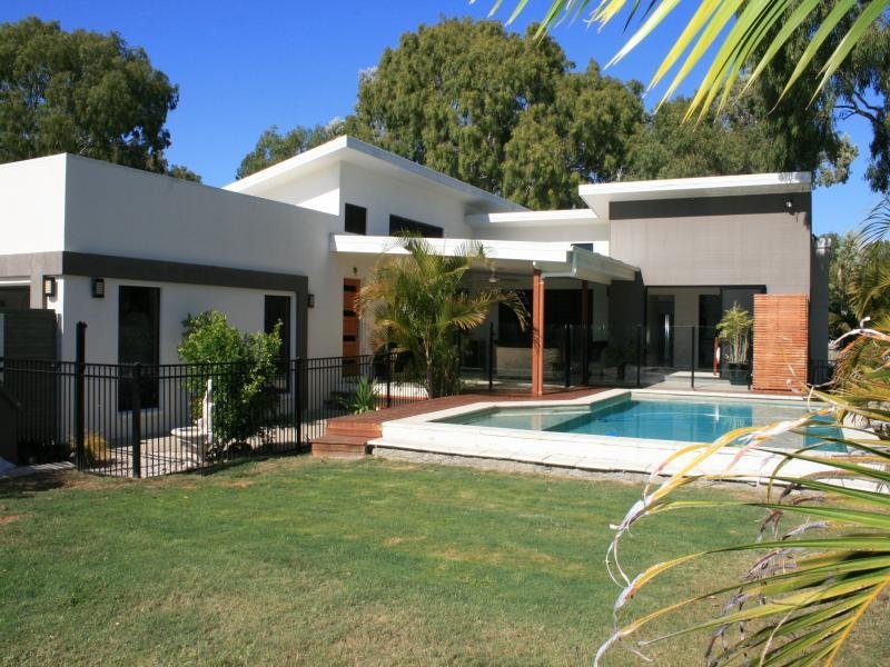 33 Palm Court, Moore Park Beach, QLD 4670