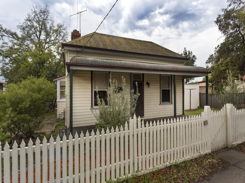 75 Russell Street, Quarry Hill, VIC 3550