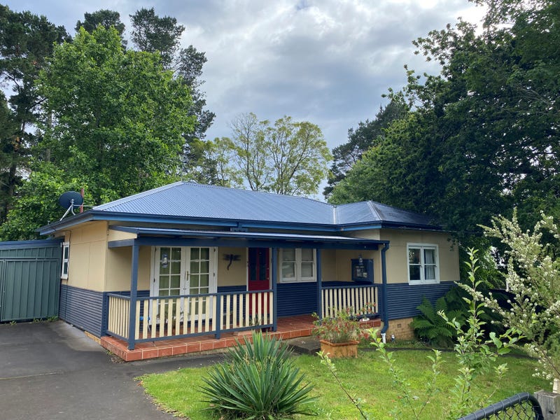 10 Cox Avenue, Wentworth Falls, NSW 2782