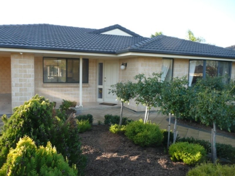 28 Rose Cres, Mclaren Flat, SA 5171