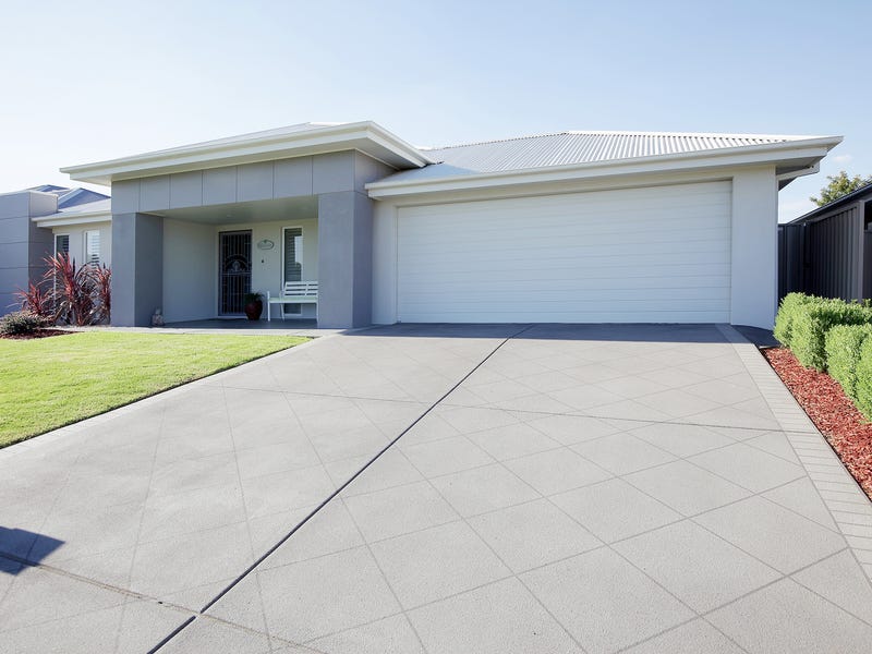 79 Strickland Drive, Boorooma, NSW 2650