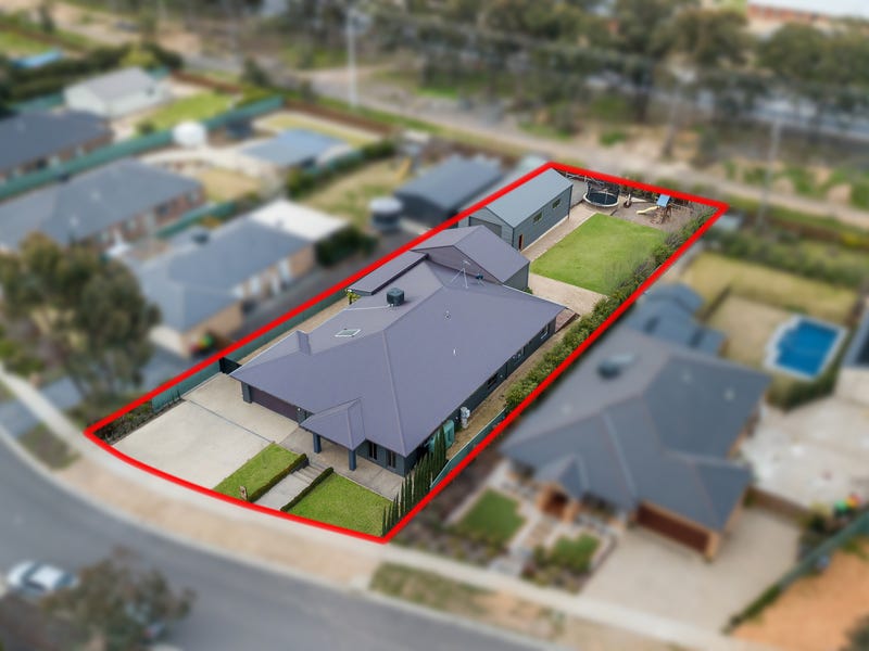 3 Edmarna Way, Maiden Gully, VIC 3551