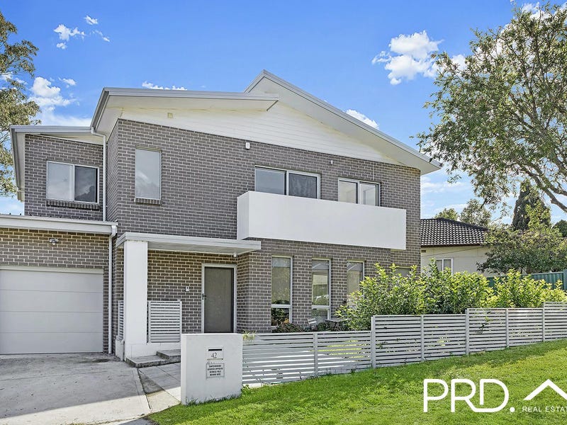 42 Harcourt Avenue, East Hills, NSW 2213