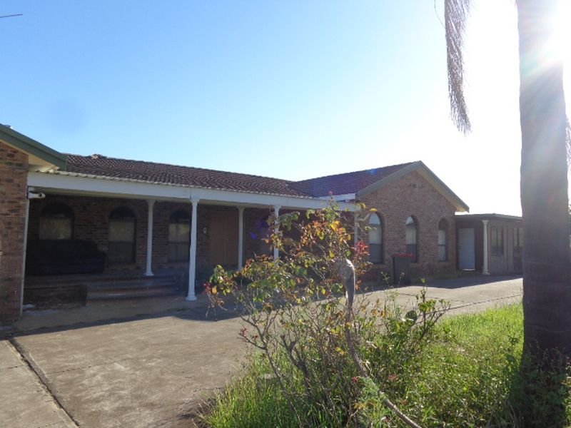 70 Southern Cross Avenue, Middleton Grange, NSW 2171