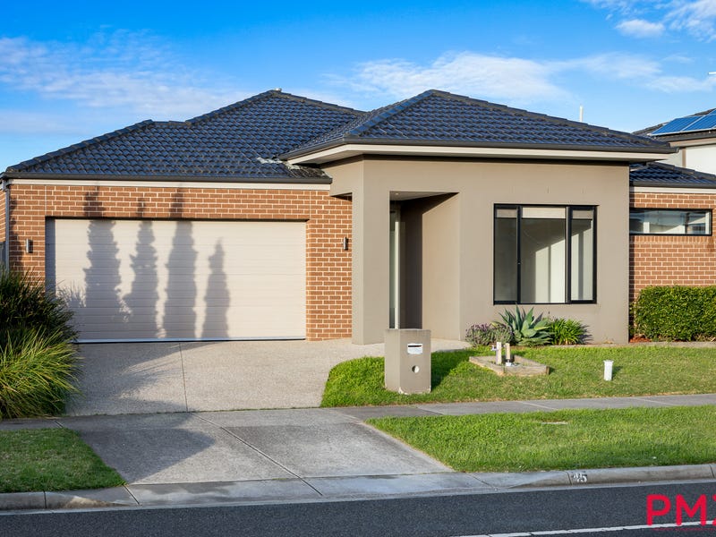45 Riverstone Boulevard, Clyde North, VIC 3978