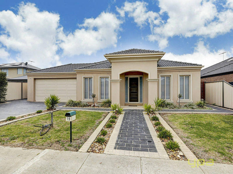 19 Montpellier Drive, Hillside, VIC 3037