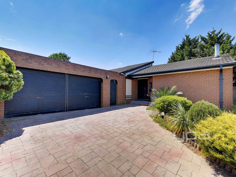 15 Pinnaroo Circuit, Meadow Heights, VIC 3048