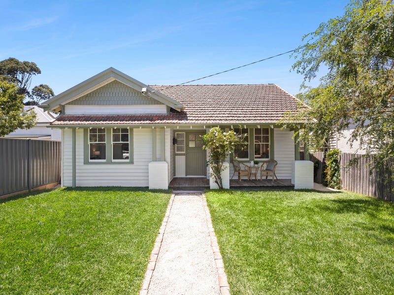 32 Mollison Street, Vic 3444 House for Sale