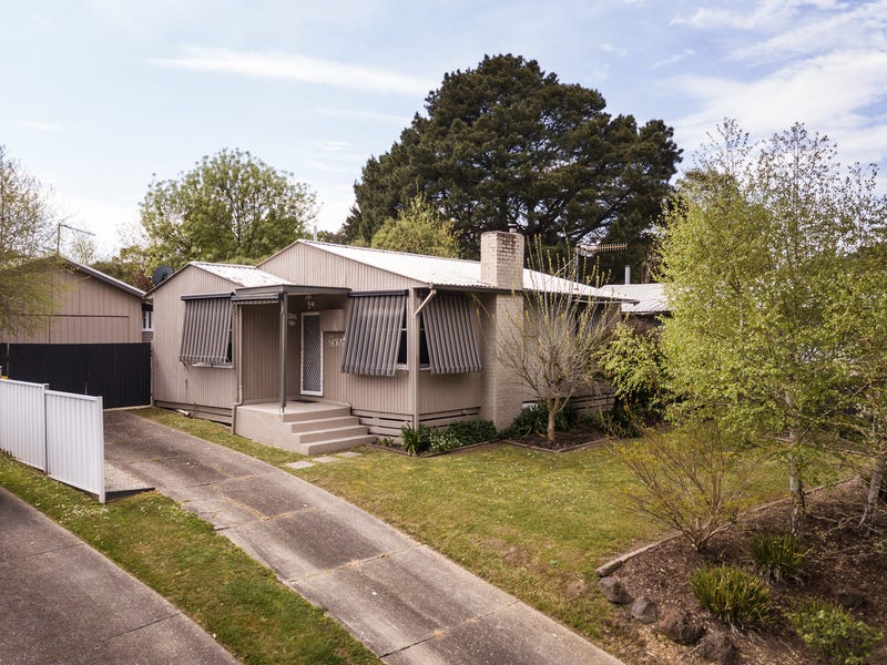 4 Park Avenue North, Eildon, Vic 3713 House for Sale