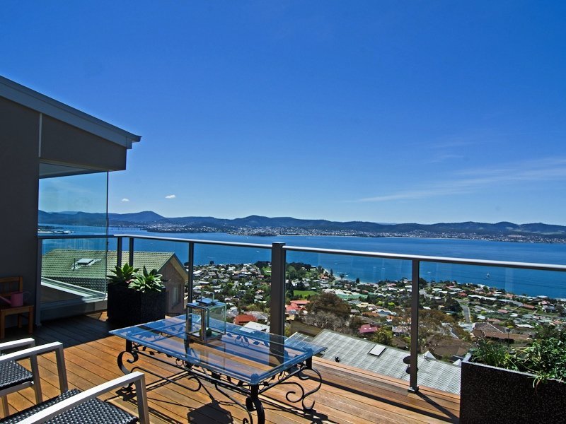 35 Nicholas Drive, Sandy Bay, TAS 7005