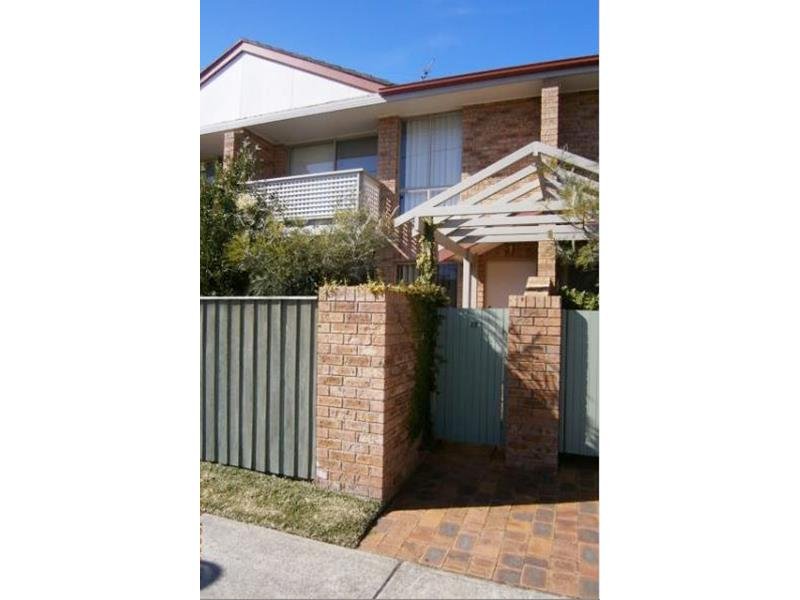 17 Mitchell Street, Merewether, NSW 2291