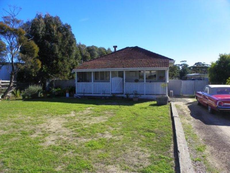 30 Hughes Street, Gnowangerup, WA 6335