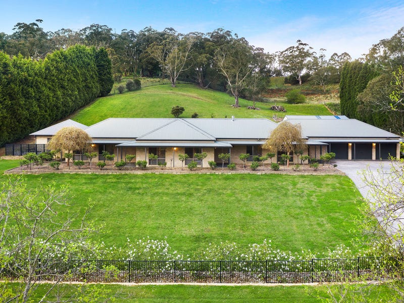 11 Carisbrooke Row, Bowral, NSW 2576