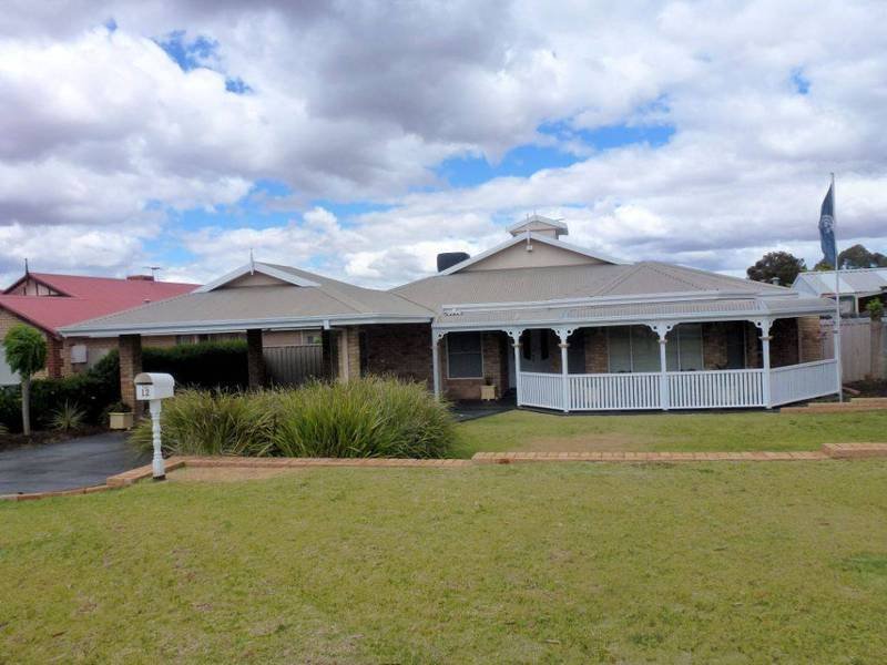 12 Paddington Drive, Hannans, WA 6430