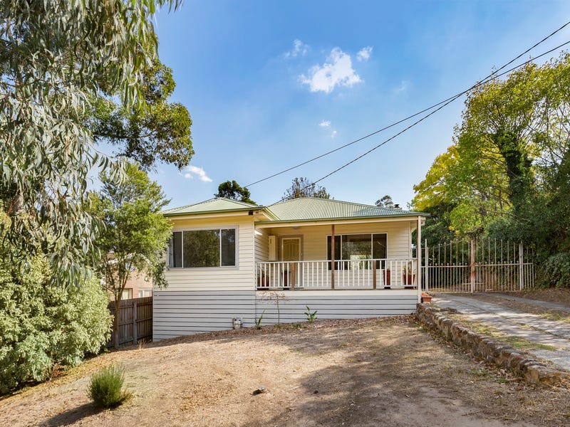 15 Pinehills Drive, Greensborough, Vic 3088