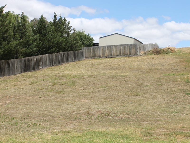 11 Mcleod Drive, Darley, VIC 3340