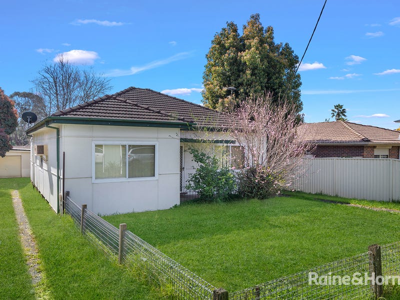 32 Macquarie Road, Ingleburn, NSW 2565 Property Details
