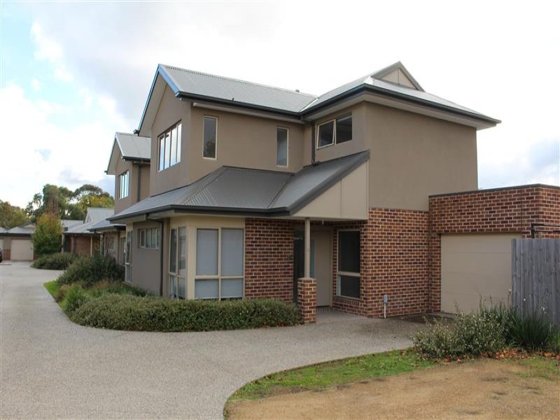 Unit 2/1416 Rodney Street, Gisborne, Vic 3437 Property Details