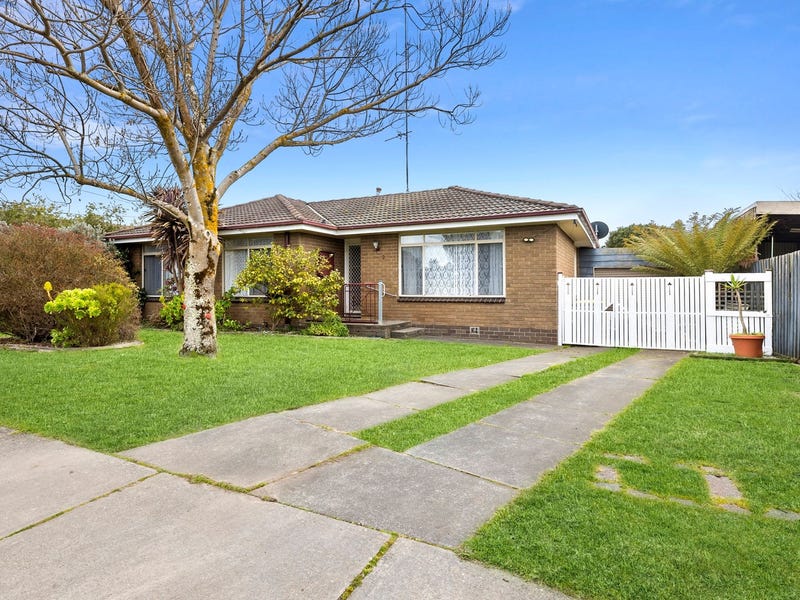 2 Ivanhoe Street, Wendouree, Vic 3355 House for Sale