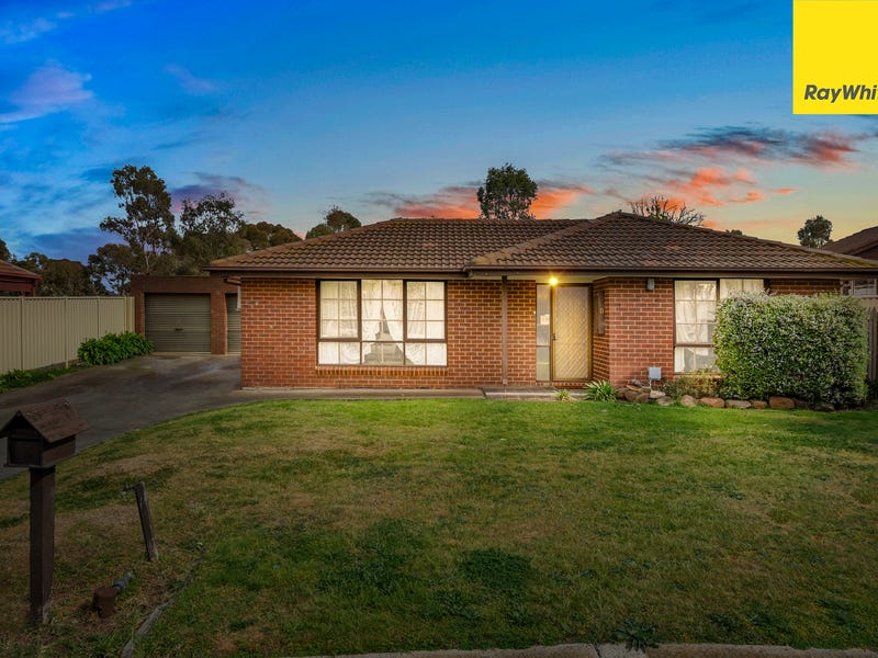 6 Dunvegan Drive, Kurunjang, VIC 3337